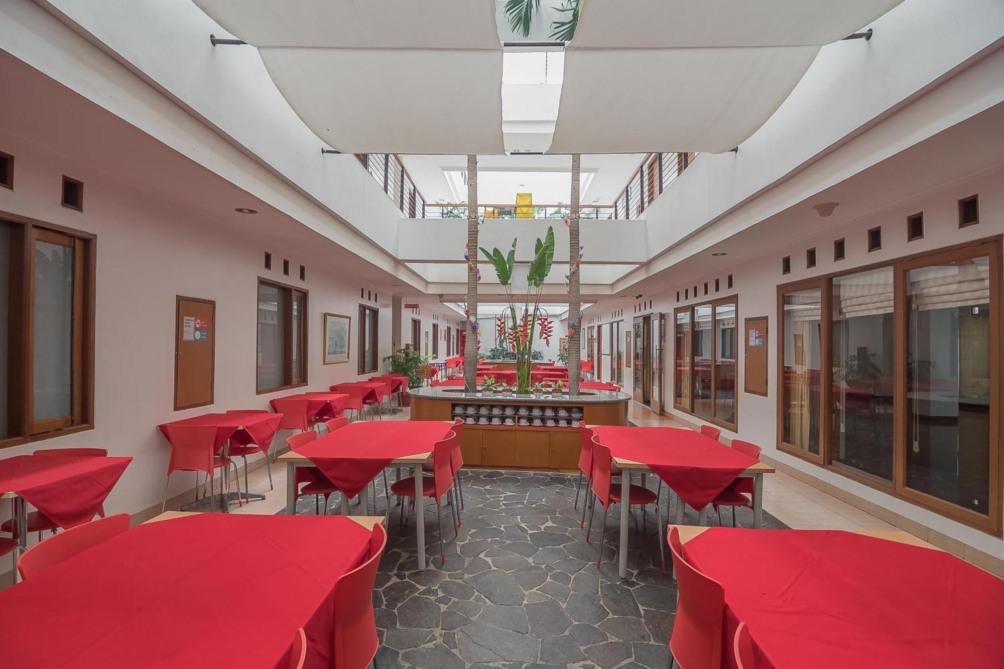 Hotel Reddoorz @ Cherry Homes