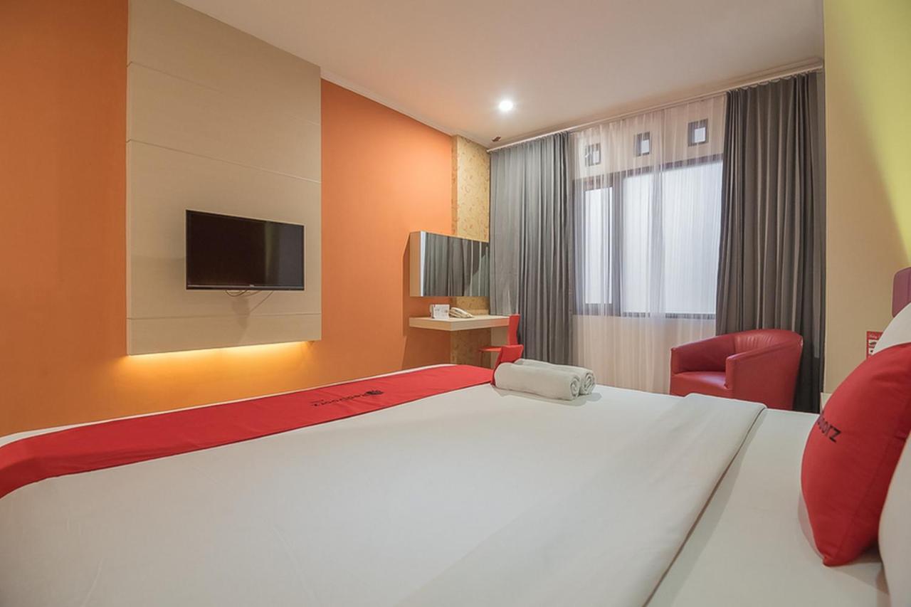 Hotel Reddoorz @ Cherry Homes